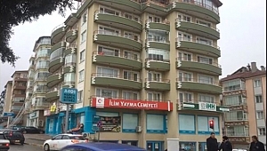 Tüm Apartman Sakinlerini Uyarıyoruz, "Önüne Gelene Kapıyı Açmayın"