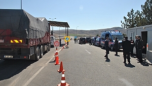 Valimiz Hamdi Bilge Aktaş, Jandarma'nın Yol Kontrol Noktasını Ziyaret Etti