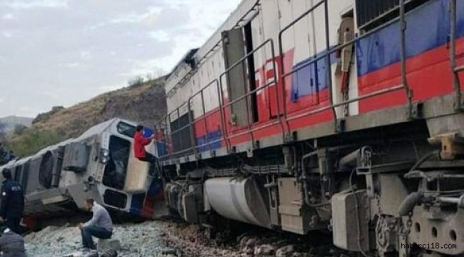 Çankırı-Irmak Seferini Yapan Yük Treni Kalecik Km 18'de Çarpıştı 2 Ölü