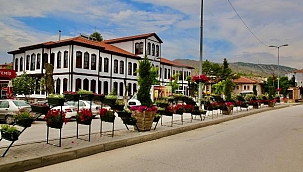 Dekoratif Yay Saksılıklar Belediyenin Atölyesinden