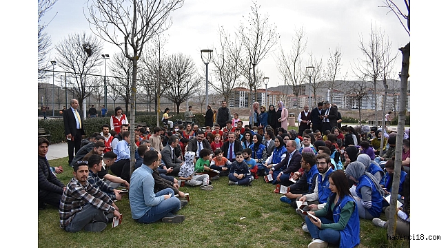 AK Parti Çankırı Teşkilatı Gençlerle Kitap Okuyarak Farkındalık Oluşturdu