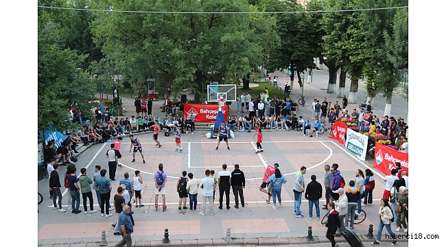 3x3 Sokak Basketbolu Turnuvası Heyecanlı Başladı