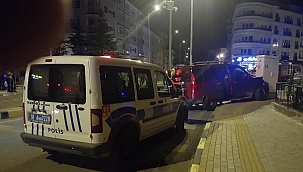 Alkollü Olduğu İddia Edilen Sürücü Türk Telekom Panosuna Çarparak Kaçtı