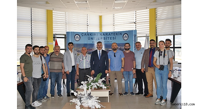 Rektör Çiftçi Basın Mensuplarıyla Bilgilendirme Ve Değerlendirme Toplantısı Yaptı