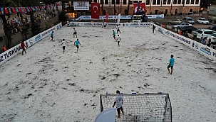 Sporcular İlk Defa Tuzdan Sahada Kıyasıya Mücadele Verdi