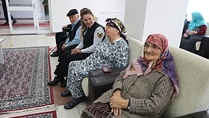 Jandarma Ekiplerinden Huzurevi Sakinlerini Duygulandıran Ziyaret