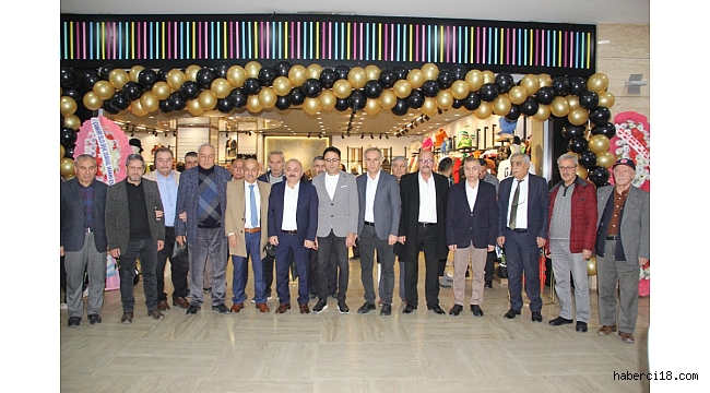 Giyim Dünyası Yunus AVM Market Katında Açıldı