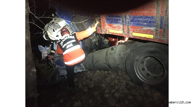 Ilgaz İnköy Mevkiinde Çaya Uçan Tır'da 1 Kişi Yaşamını Yitirdi