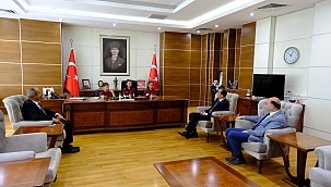 Öğrenciler Makamları Devraldı