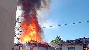 Ilgaz Kuşçayırı Köyünde Yangın: 1 Ev Kül Oldu