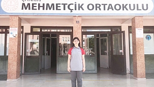 Mehmetçik Ortaokulu Öğrencisi Bursluluk Sınavında Türkiye 1'incisi Oldu