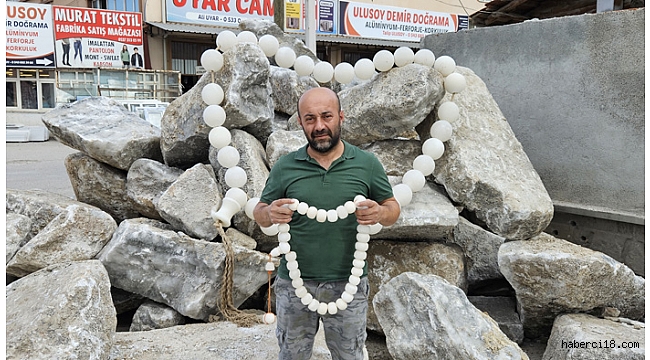 Çankırı'da Kaya Tuzundan 3 Metre 33 Santimetrelik Dev Tespih