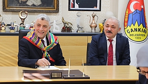 Ticaret Bakanı Bolat, Başkan Esen'in Çalışmalarını Takdir İle Karşıladıklarını Belirtti 
