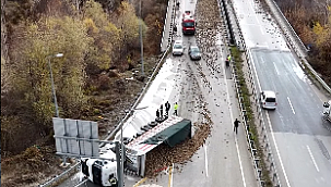 Ilgaz İndağ Mevkii Tosya Kavşağında TIR Devrildi 1 Yaralı
