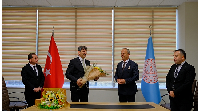 Muammer Öztürk Görevini Ayhan Işık'a Devretti