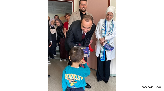 23 Nisan'da Erdoğan'dan Anlamlı Ziyaret: Minik Hastalara Bayram Sevinci