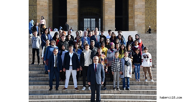 Ankara'daki Tarihi Yerlere Gezi Düzenliyor