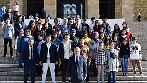 Ankara'daki Tarihi Yerlere Gezi Düzenliyor