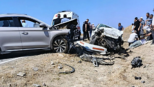 Çankırı'da İki Araç Kafa kafaya Çarpıştı