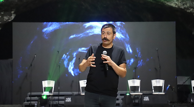 Yaver Coruk Stand-Up Gösterisiyle Güldürdü