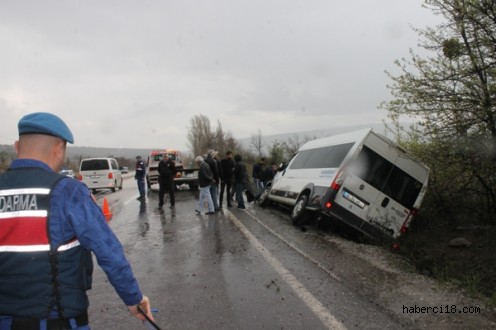 Kastamonu'dan Çankırı'ya Dönen Sporcuları Taşıyan Minibüs Kaza Yaptı 15 Yaralı